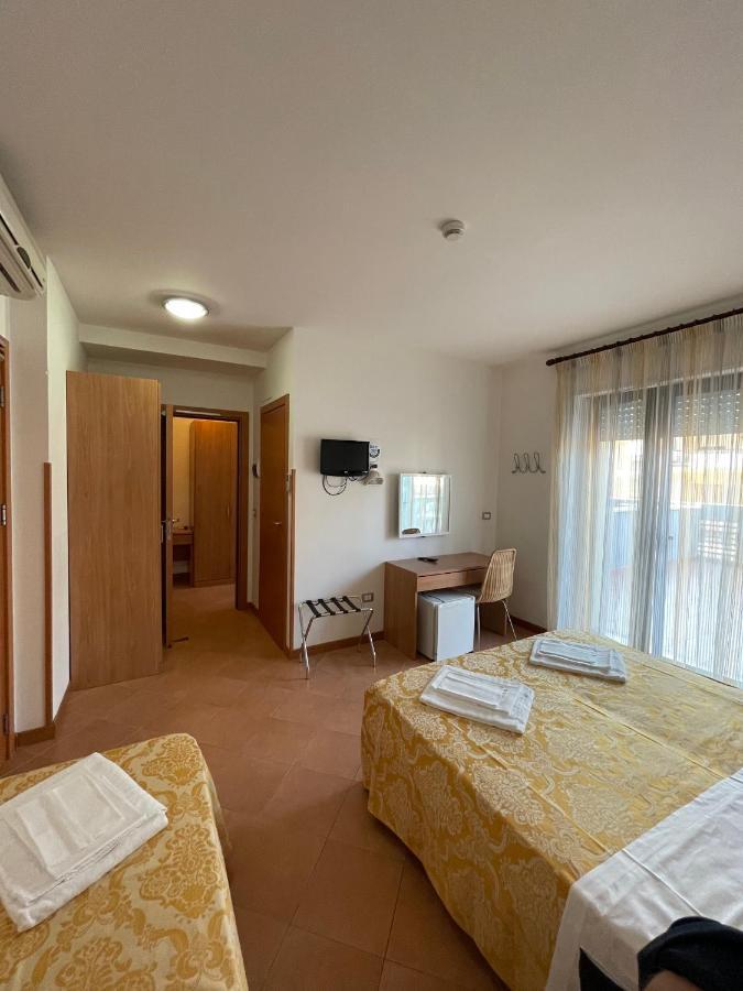 Hotel Leuco' مارتينسيكورو المظهر الخارجي الصورة