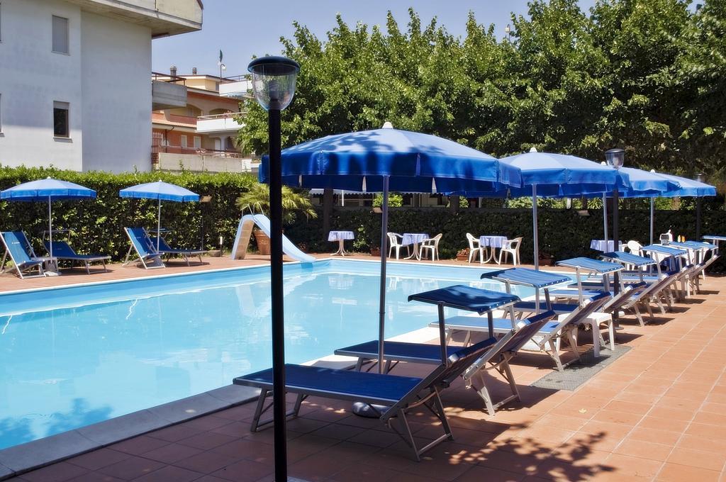 Hotel Leuco' مارتينسيكورو المظهر الخارجي الصورة