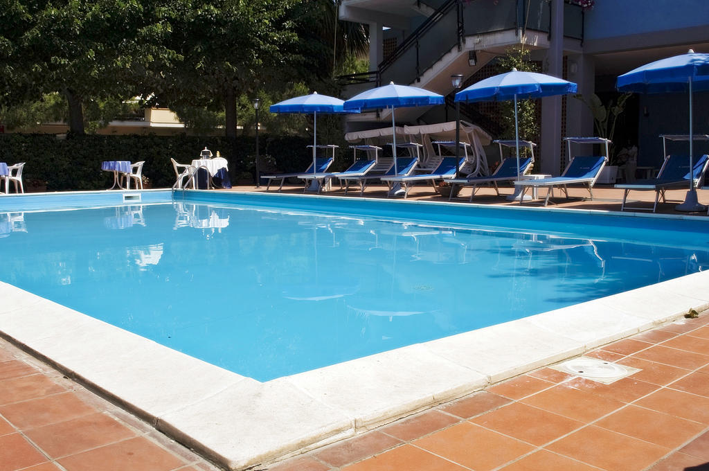Hotel Leuco' مارتينسيكورو المظهر الخارجي الصورة